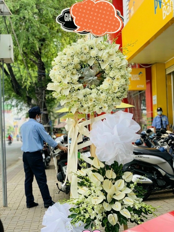 Vòng hoa chia buồn